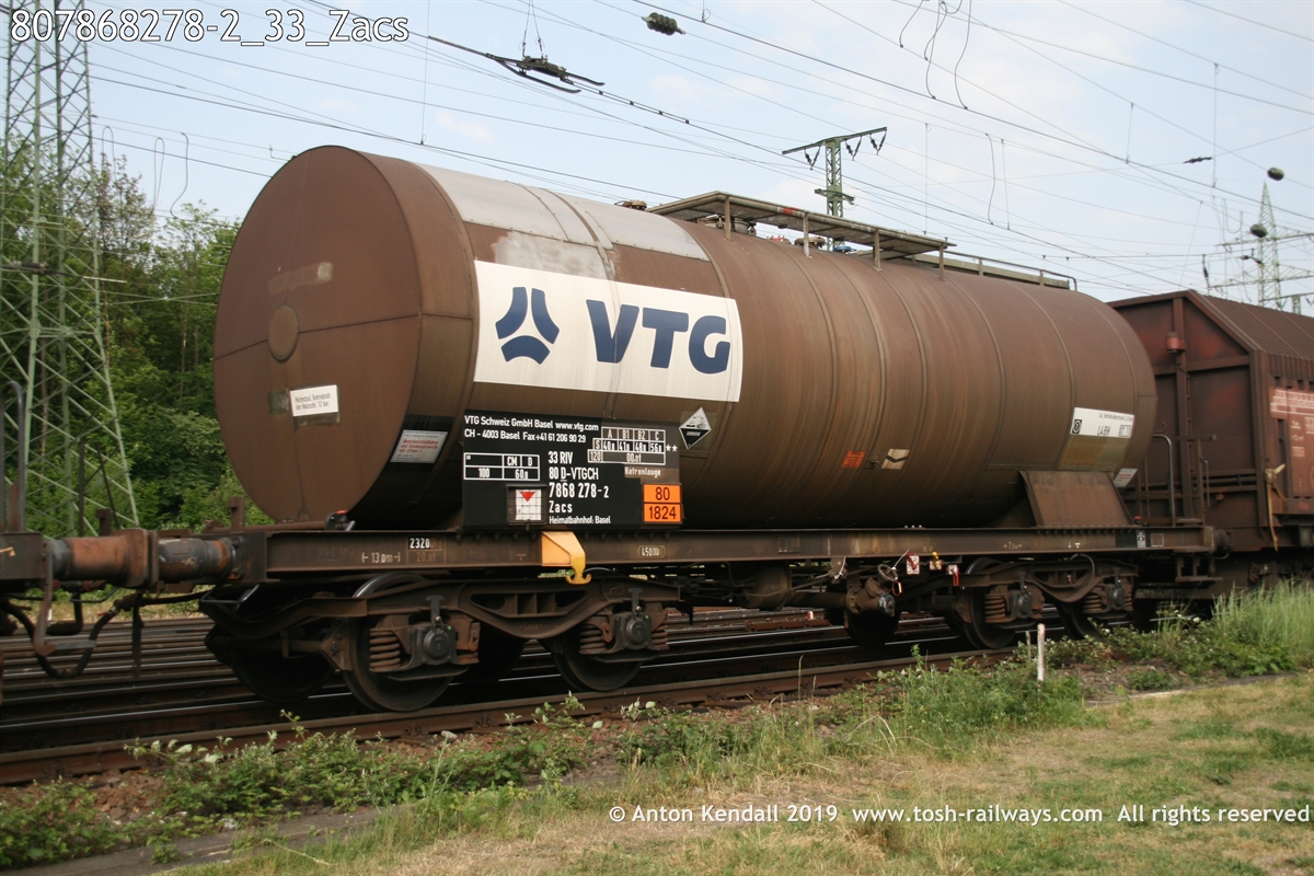 807868278-2_33_Zacs.jpg
